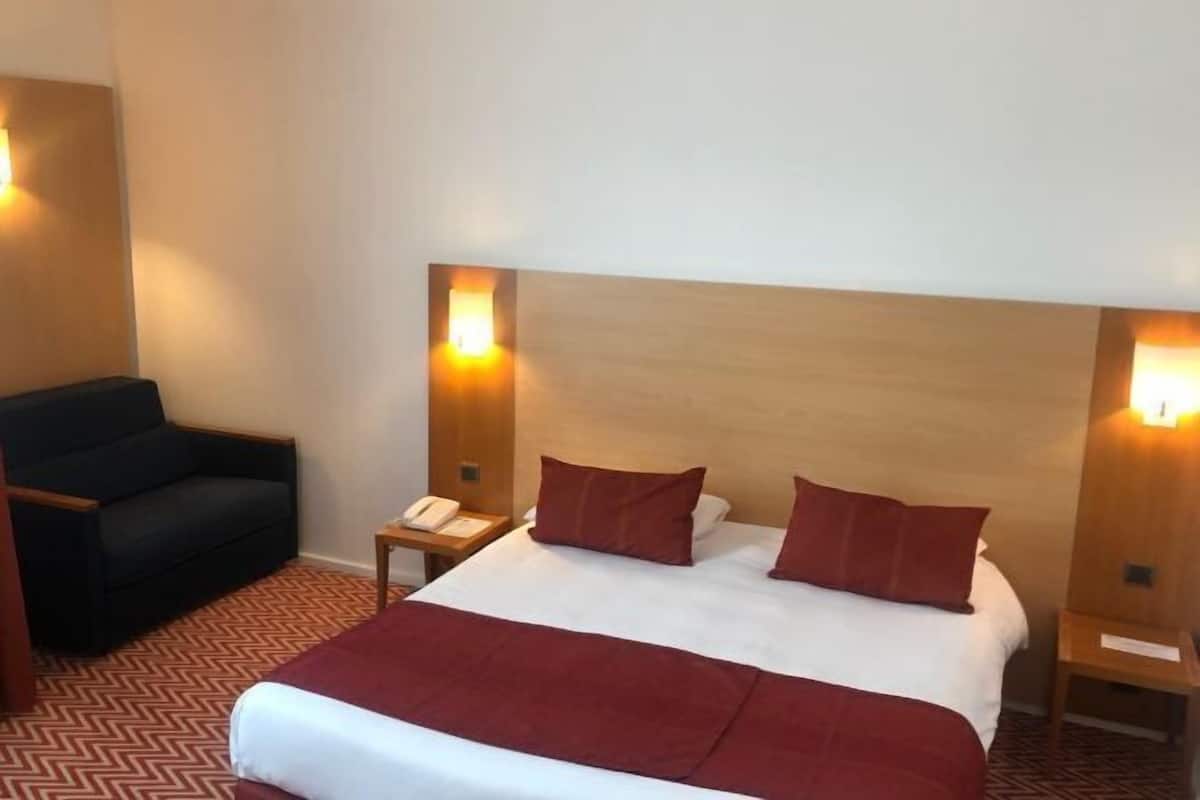 Premium bedding, minibar, desk, laptop workspace