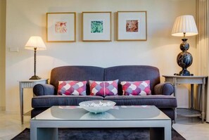 Deluxe Apartment, 1 Bedroom | Living room