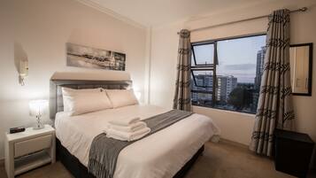 2 bedrooms, down duvets, in-room safe, iron/ironing board