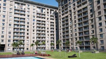 Outdoor pool, pool umbrellas, sun loungers