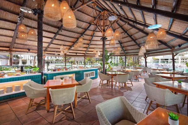 5 restaurants; breakfast, lunch, dinner and brunch served  - Hotel Tabaiba Princess- All Inclusive (San Bartolomé de Tirajana)