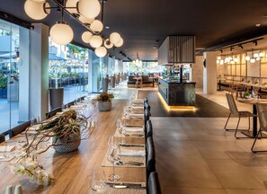 5 restaurants, breakfast, lunch served; local and international cuisine 