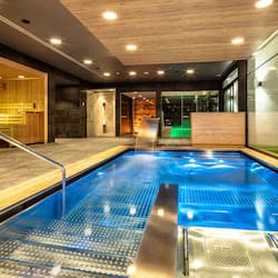 Indoor spa tub