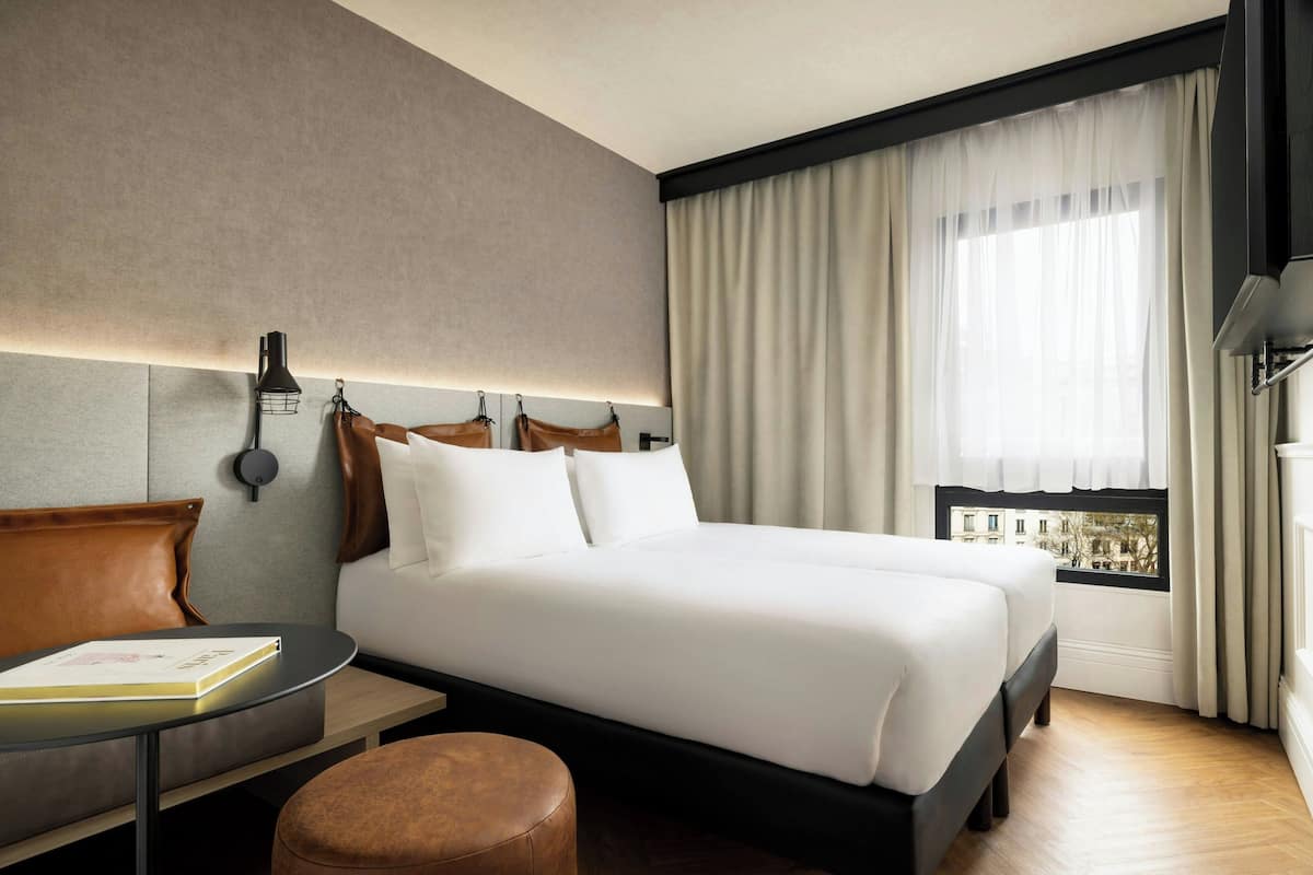 Queen & Twin Connect Room