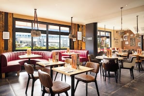 Lunch and dinner served - Moxy Paris La Villette (Paris)
