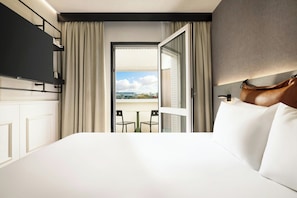 Room, 1 Queen Bed, Balcony | Blackout drapes, iron/ironing board, free WiFi, bed sheets - Moxy Paris La Villette (Paris)