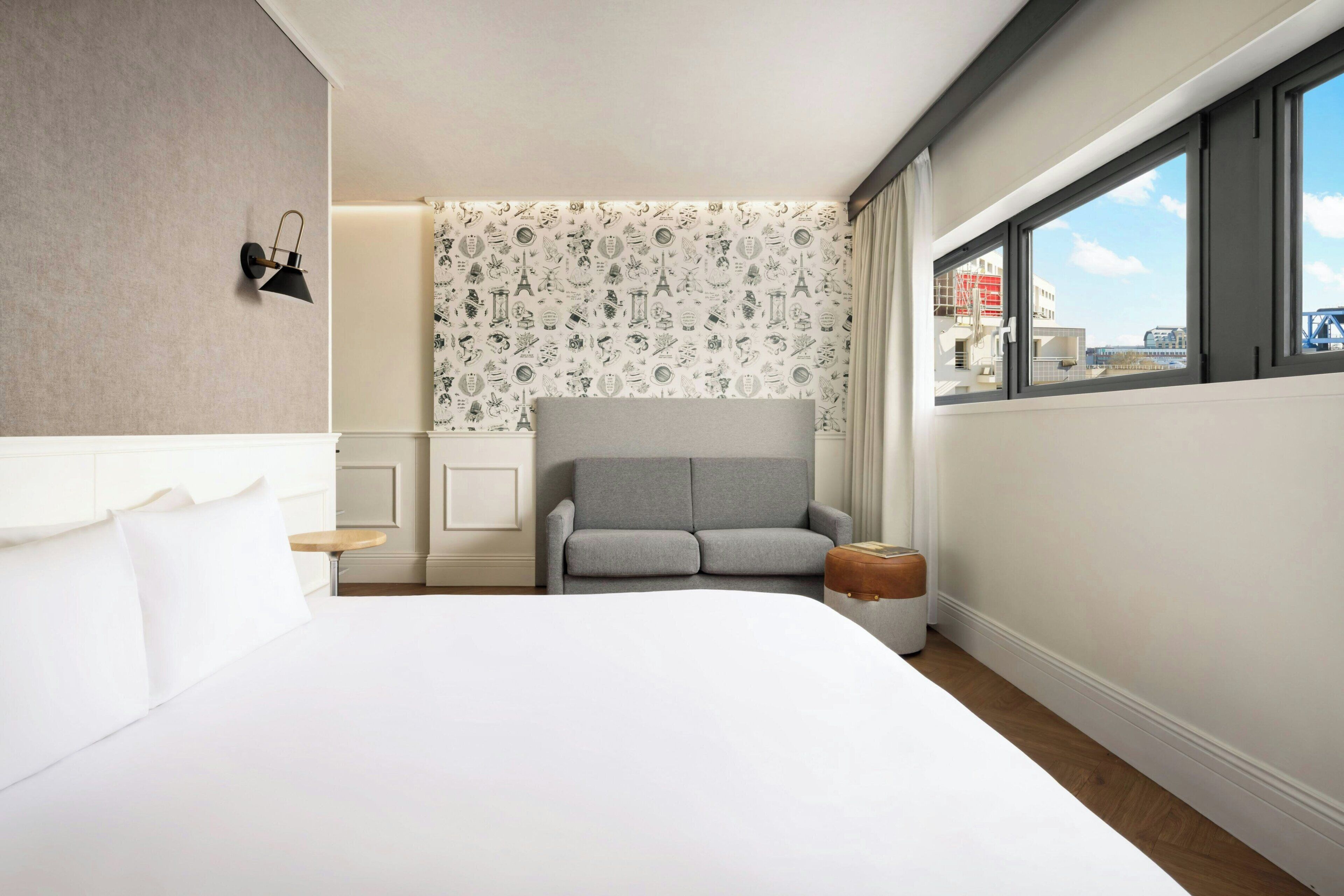 Cortinas blackout, tabla de planchar con plancha y wifi gratis 