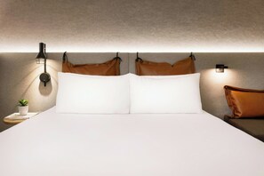Supreme Queen Balcony Room | 遮光カーテン、アイロン / アイロン台、WiFi (無料)、ベッドシーツ