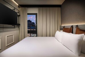 Moxy Queen Room | 암막 커튼, 다리미/다리미판, 무료 WiFi, 침대 시트