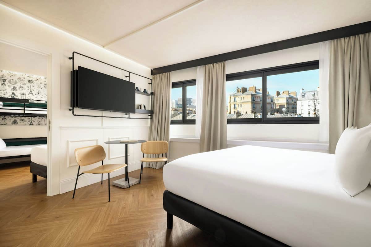 Family Room Mega, 1 Queen, 1 Twin, 2 Bunks | Blackout drapes, iron/ironing board, free WiFi, bed sheets