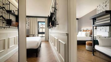 Familiekamer, 1 kingsize bed | Verduisterende gordijnen, een strijkplank/strijkijzer, gratis wifi