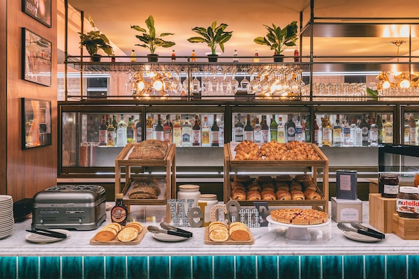 Lunch and dinner served, French cuisine