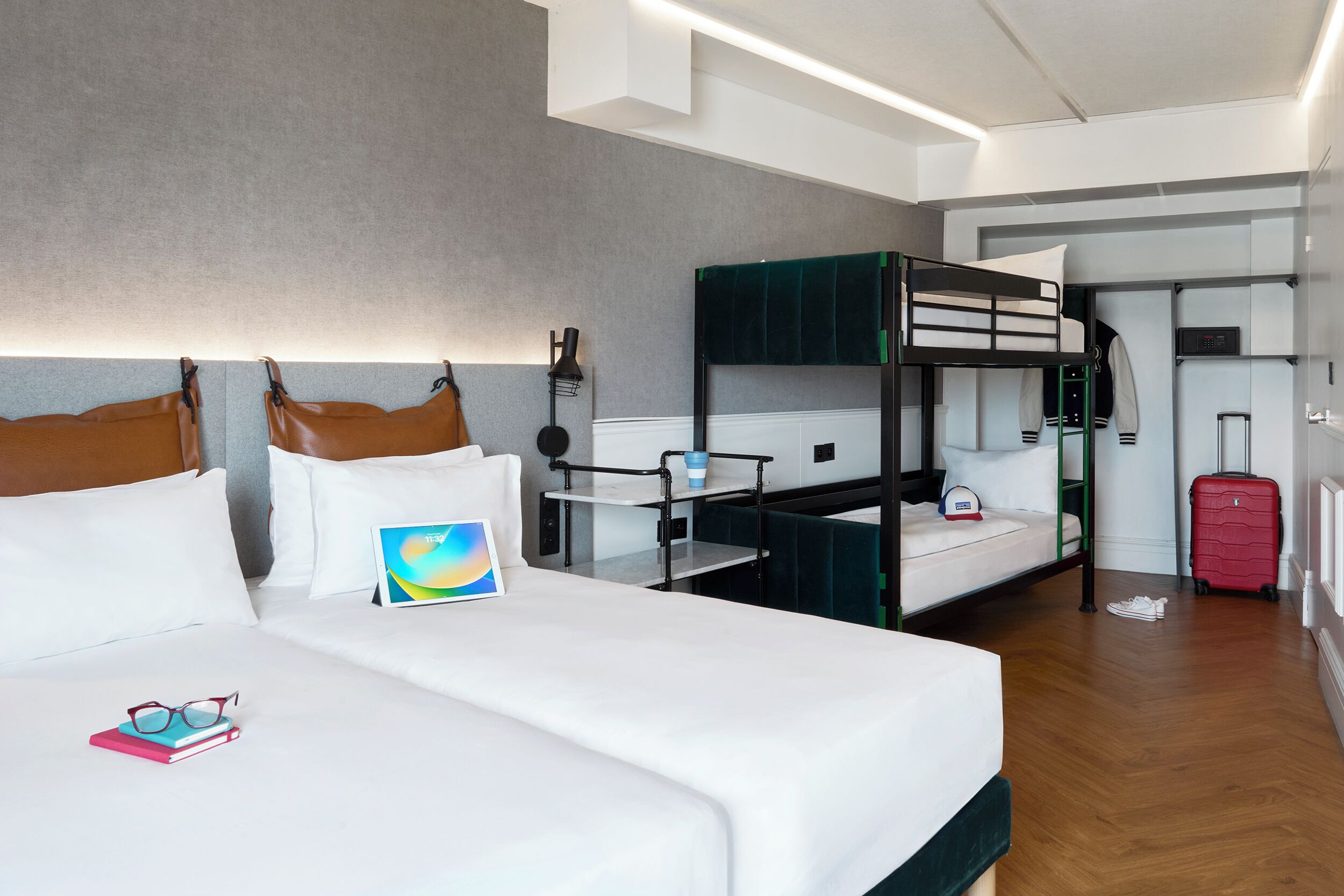 Family Room Ultra, 1 King, 2 Twins, 2 Bunks | Blackout drapes, iron/ironing board, free WiFi, bed sheets