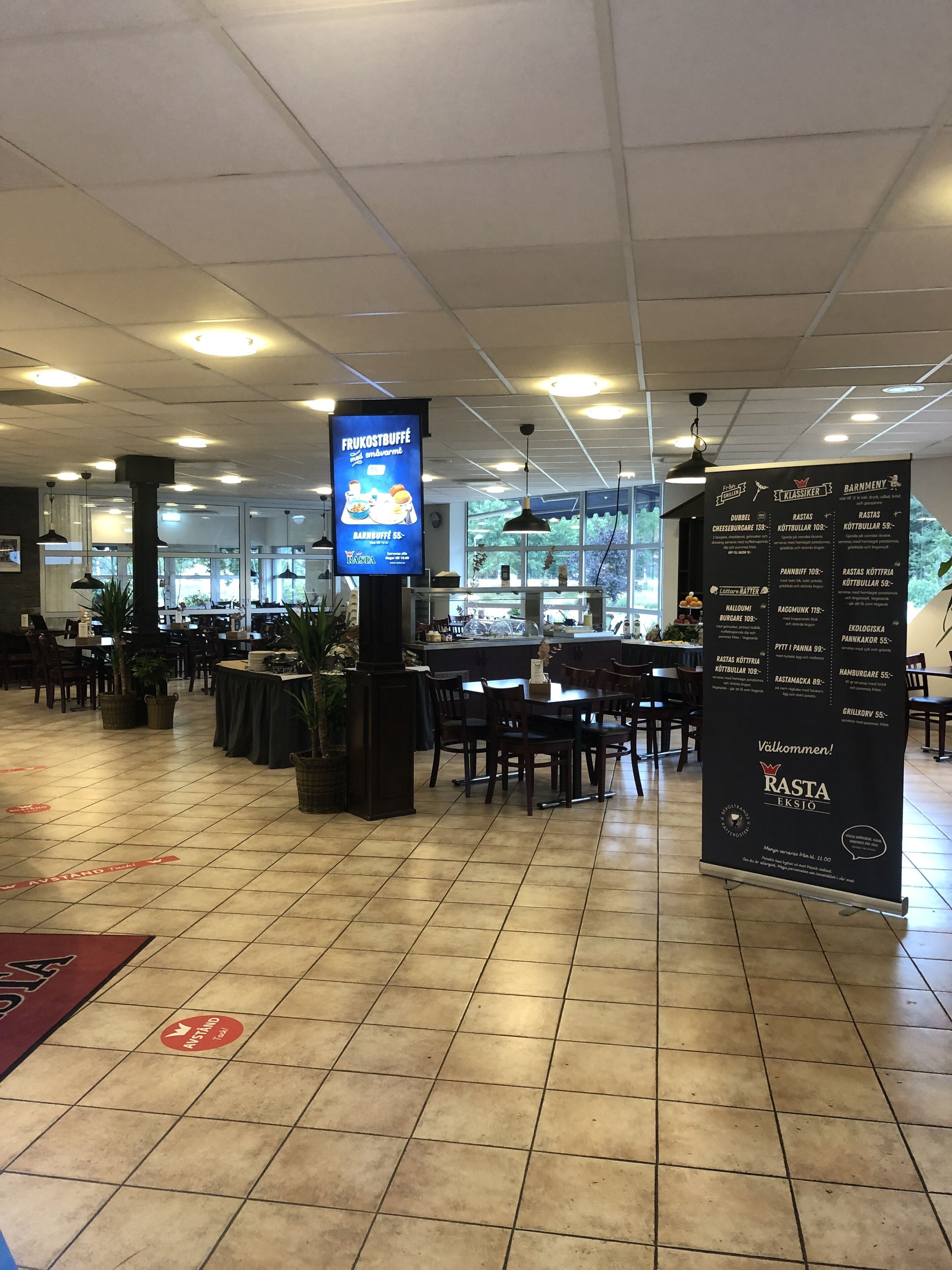 Breakfast, lunch, dinner served; Regional cuisine 