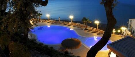 Seasonal outdoor pool