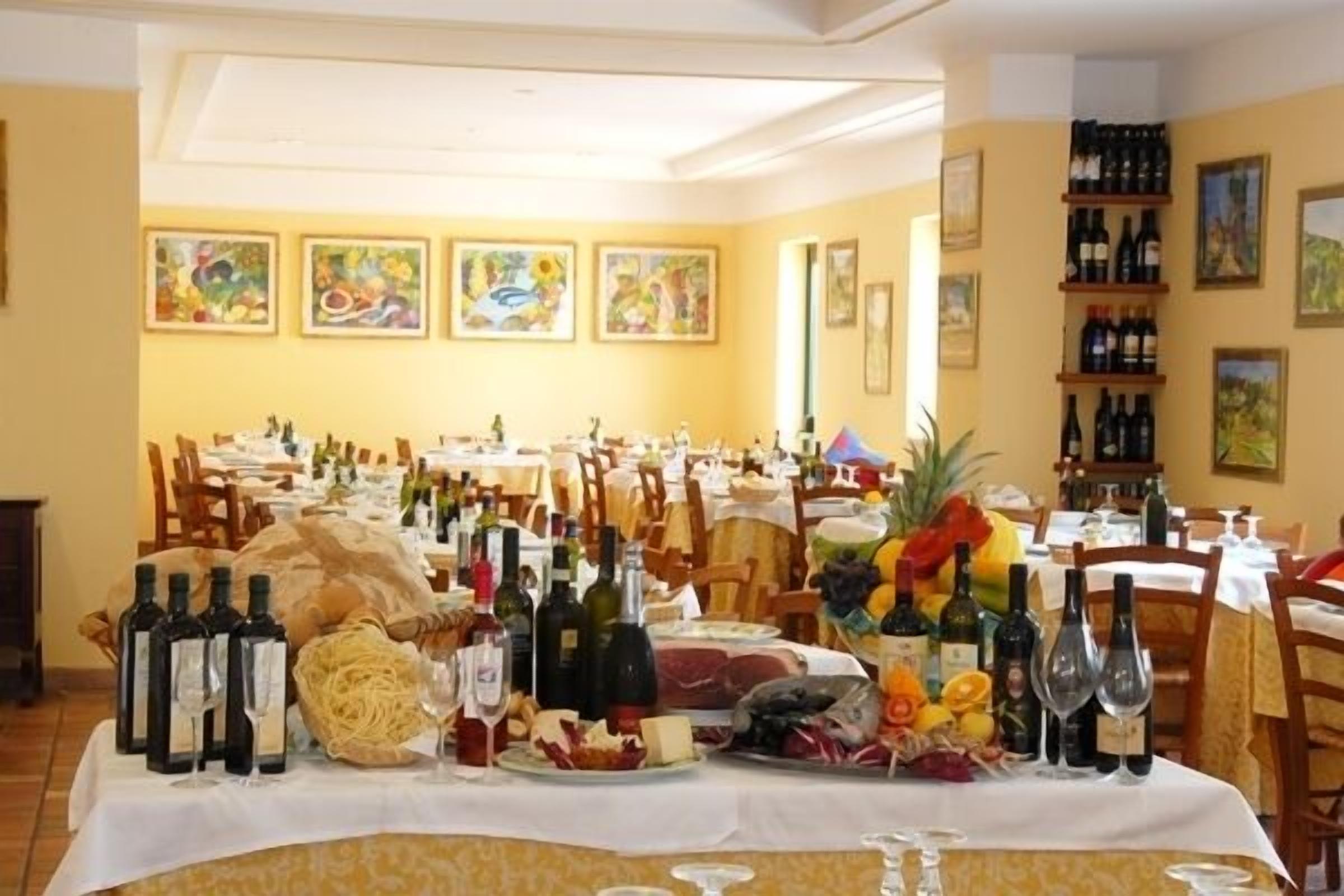 Cucina mediterranea, con vista sulla spiaggia 