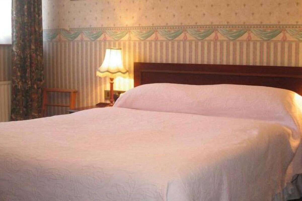 In-room safe, desk, iron/ironing board, cots/infant beds