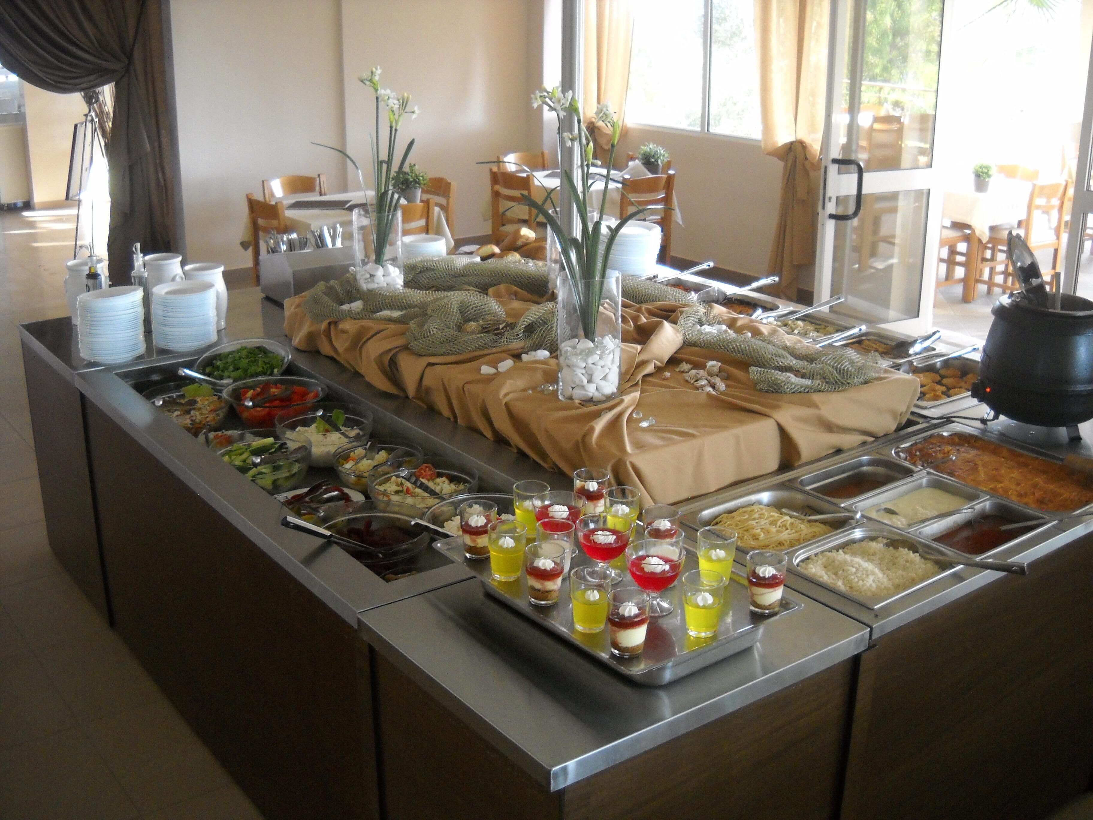 Petit déjeuner, déjeuner et dîner servis sur place, vue sur le jardin