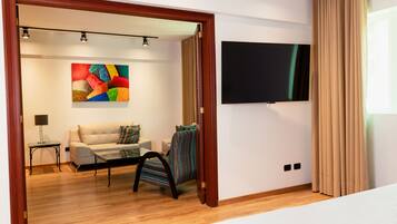 32-inch LED TV with cable channels, TV