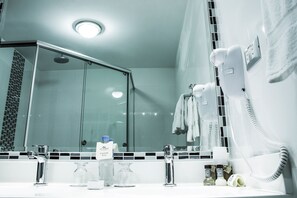 Phòng Suite Grand | Chậu rửa trong phòng tắm