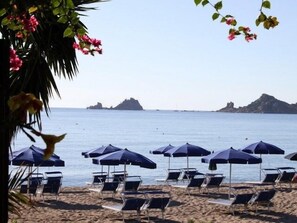 Private beach nearby, sun loungers, beach umbrellas, beach bar - Mediterraneo (Baunei)