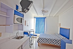 Minibar, free WiFi, bed sheets - Hotel H Américas Guadalajara (Guadalajara)