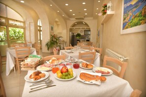 Free daily continental breakfast