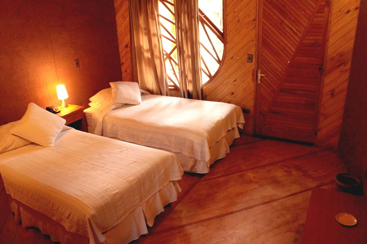 classic twin room | 1 bedroom, minibar, in-room safe, desk