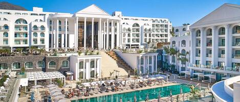 3 outdoor pools, pool umbrellas, pool loungers