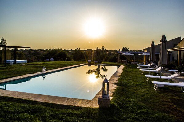 حمّام سباحة خارجي