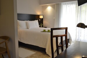 Hochwertige Bettwaren, Zimmersafe, Schreibtisch, schallisolierte Zimmer