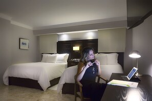 Doppelzimmer | Businesscenter im Zimmer