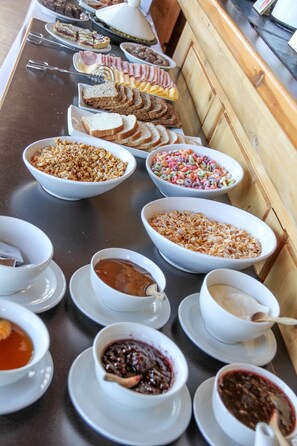 Free daily continental breakfast