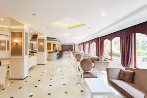 2 bars/lounges, 2 poolside bars