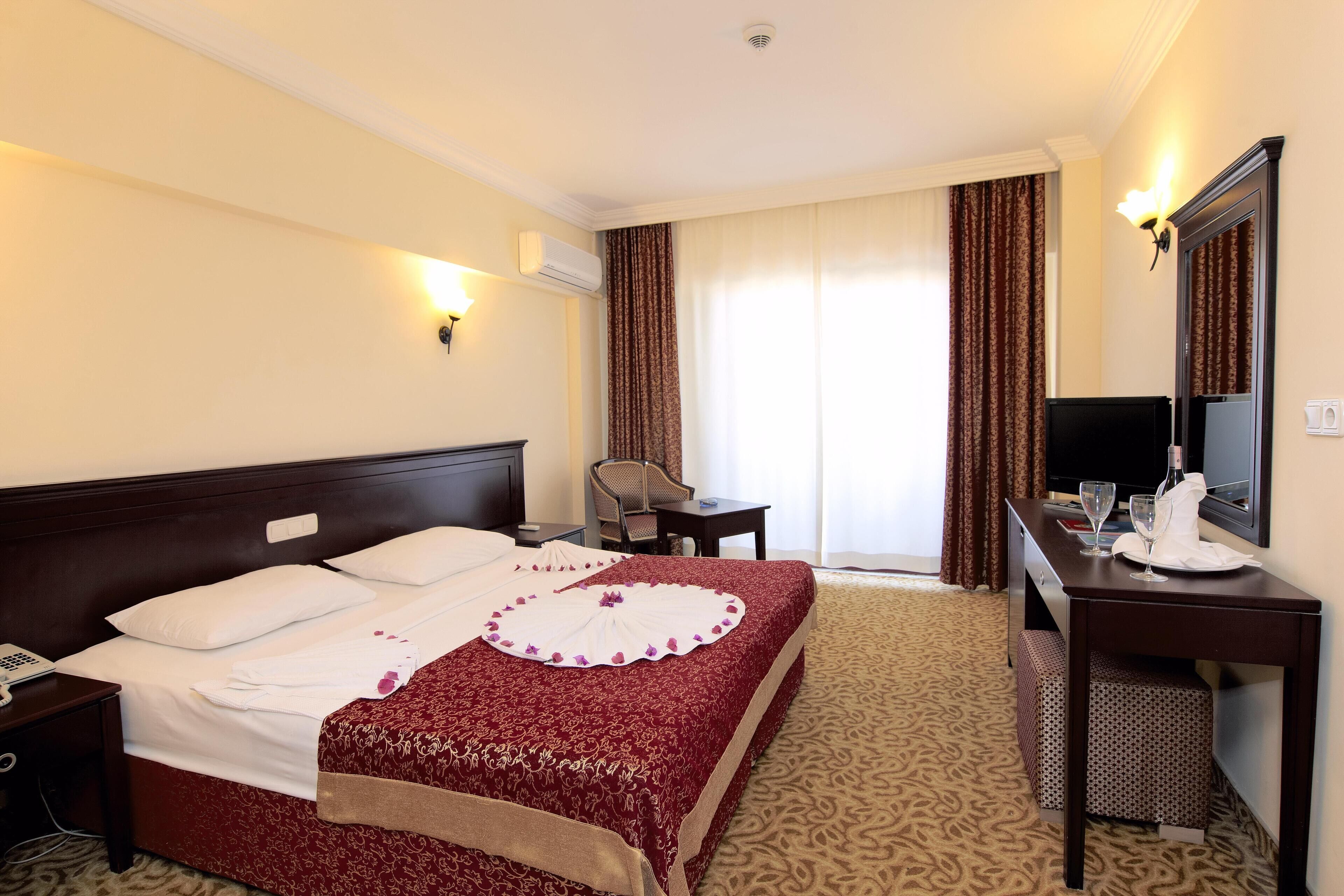 Minibar, in-room safe, desk, free WiFi