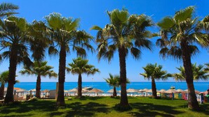 Private beach, free beach cabanas, sun-loungers, beach umbrellas - Galeri Resort Hotel (Alanya)
