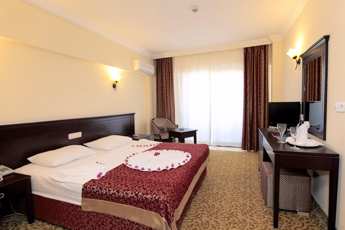 Economy Room