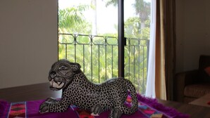 Suite, 1 King Bed, Non Smoking | In-room safe, desk, blackout drapes, iron/ironing board - Palmareca Suites & Hotel (Tuxtla Gutierrez)