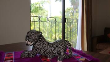 Suite, 1 King Bed, Non Smoking | In-room safe, desk, blackout drapes, iron/ironing board