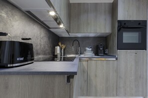 Private kitchen - The Queen Luxury Apartments - Villa Liberty (Luxembourg City)