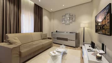 Executive appartement, 2 slaapkamers | Woonkamer | Flatscreentelevisie en een dvd-speler