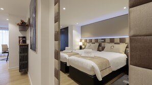A modern hotel room with two beds, a large mirror, and a small seating area. - The Queen Luxury Apartments - Villa Liberty (Luxembourg City)
