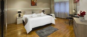 Premium bedding, individually decorated, desk, soundproofing - The Queen Luxury Apartments - Villa Liberty (Luxembourg City)