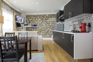 Private kitchen - The Queen Luxury Apartments - Villa Liberty (Luxembourg City)