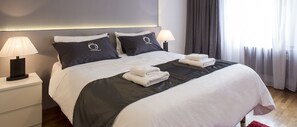 Lägenhet Deluxe - 2 sovrum | Sängtillbehör av högsta kvalitet, individuell inredning och skrivbord