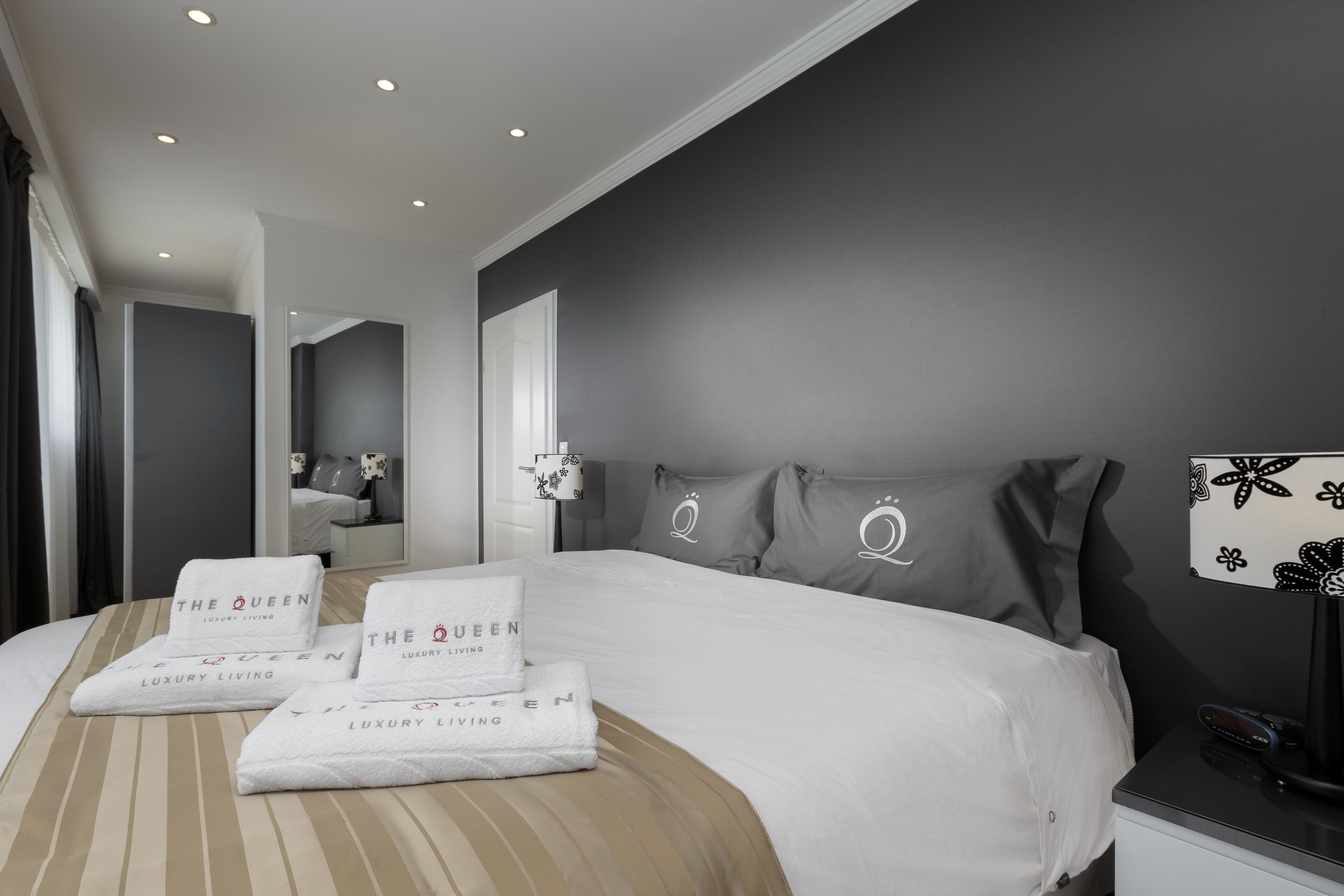 Apartment, 1 Bedroom | 1 bedroom, individually decorated, individually furnished, desk