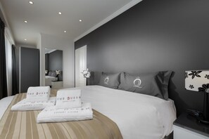 Apartment, 1 Bedroom | 1 bedroom, individually decorated, individually furnished, desk