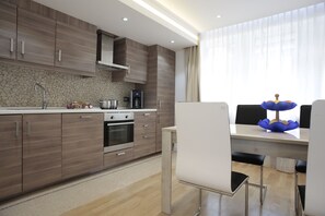 Private kitchen - The Queen Luxury Apartments - Villa Gemma (Luxembourg City)