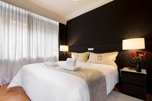 Executive Apartment, 2 Bedrooms | 2 bedrooms, individually decorated, individually furnished, desk