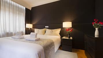 Executive Apartment, 2 Bedrooms | 2 bedrooms, individually decorated, individually furnished, desk